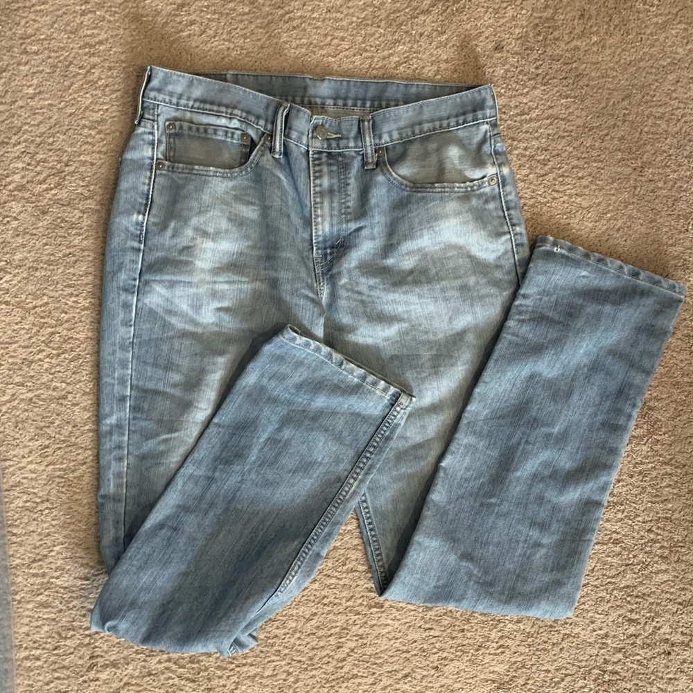 levi’s light wash jeans